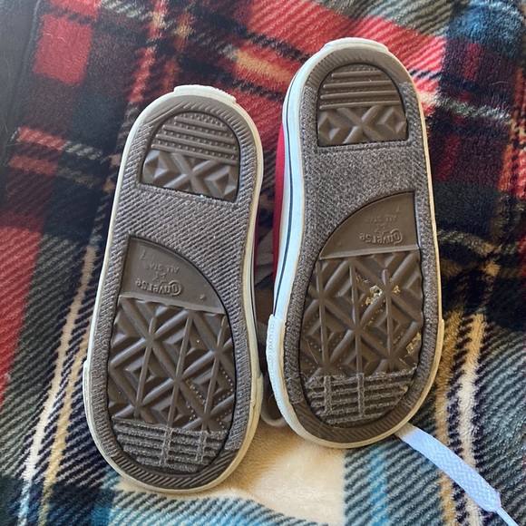 Toddler Converse Chuck Taylor All Stars size 7 - Picture 2 of 8